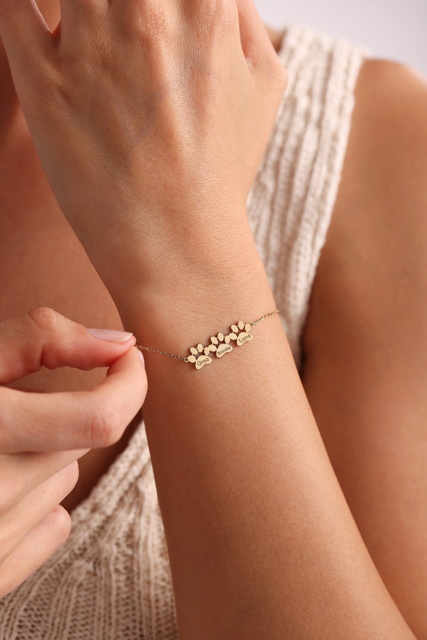 Custom Paw Print Name Bracelet , Personalized Pet Bracelet , Dog & Cat Memorial Jewelry , Pet Lover Gift , Paw Bracelet in Gold or Silver