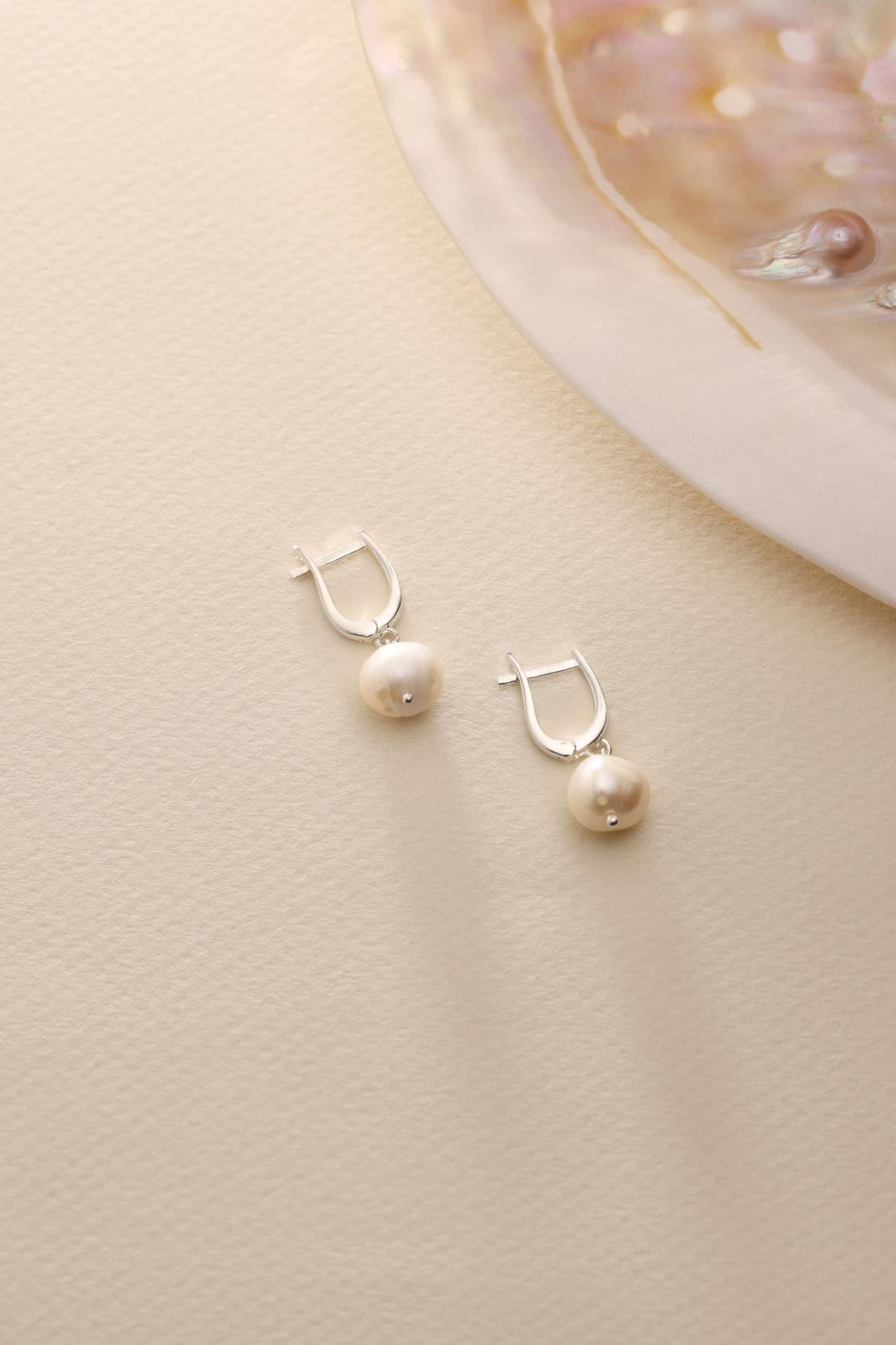 Gold Pearl Earrings, Fresh Water Pearl Earrings, Hoop Pearl Earrings, Bridesmaid Gifts , Anniversary Gift, Wedding jewelry, Pearl Jewelry
