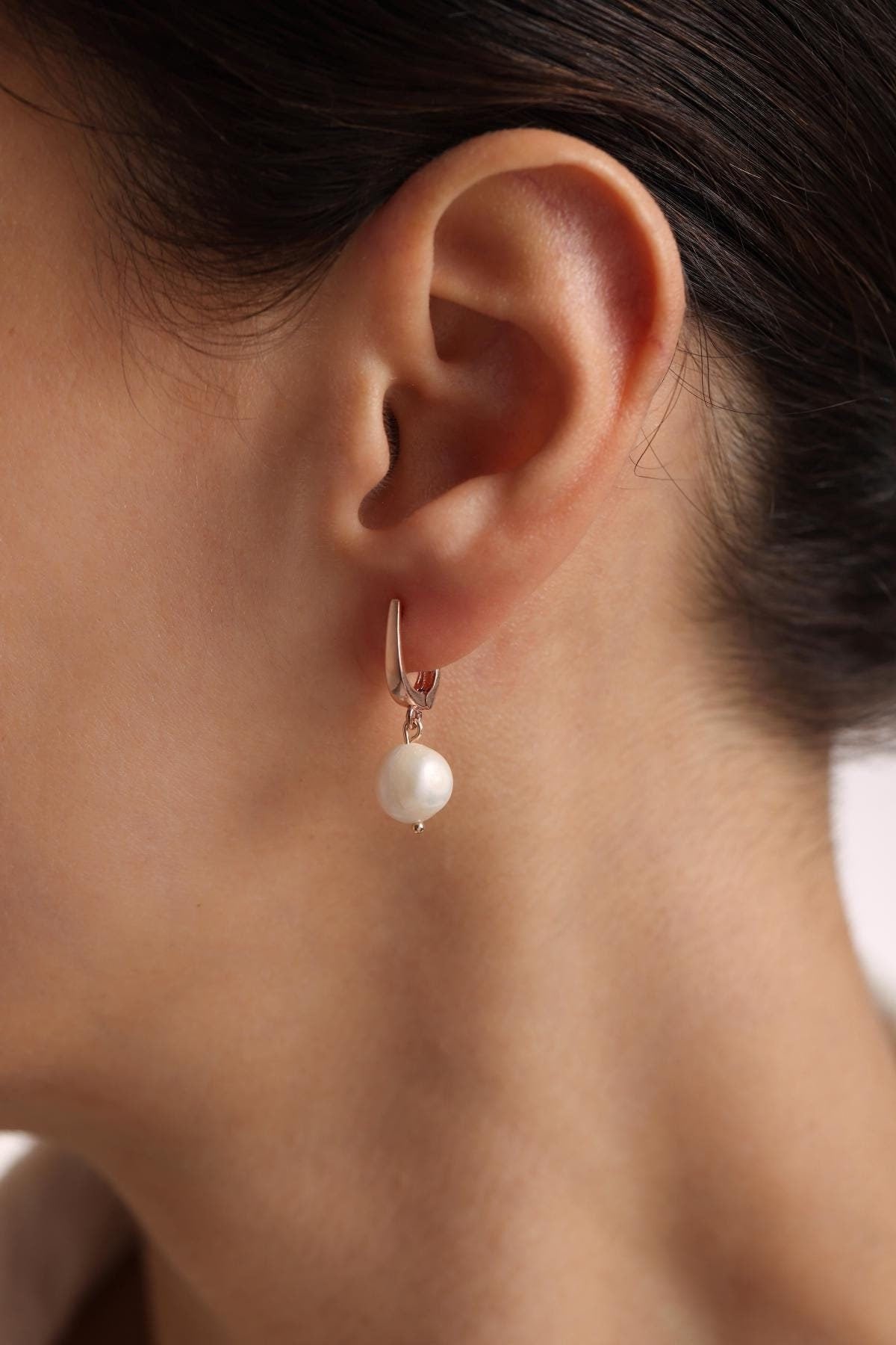Gold Pearl Earrings, Fresh Water Pearl Earrings, Hoop Pearl Earrings, Bridesmaid Gifts , Anniversary Gift, Wedding jewelry, Pearl Jewelry